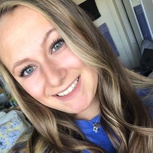 Meet your Posher, Lauren